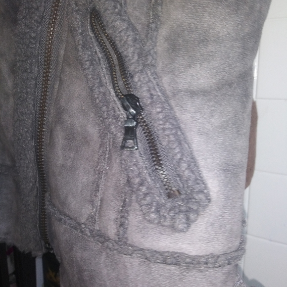 FAB Eco Shearing Look Suede Vest Sz: TP - Picture 10 of 10